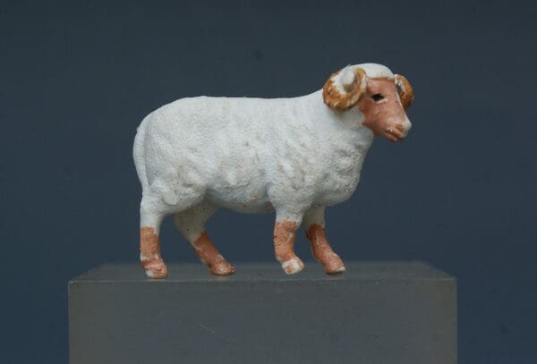 Herald Farm Series - WHITE Plastic Ram - MEGA RARE!