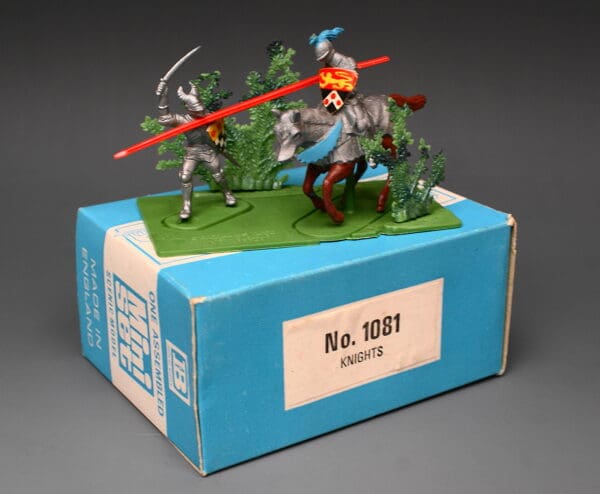 Britains Mini-set Knights in Combat Scenic Models, Boxed