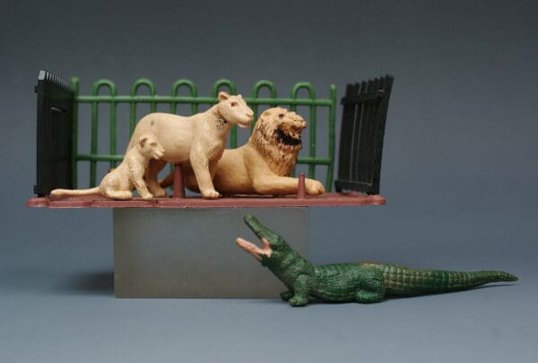 Britains Mini-Set Lions in Cage Scenic Models, Unboxed - Image 2