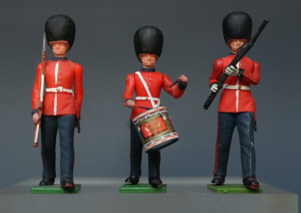 Britains 'Eyes Right' Models Scots Guards - 3 Figures
