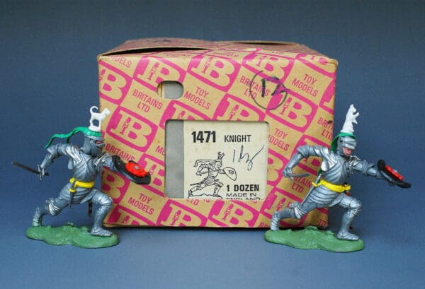 Britains C15th Knight Attacking with Sword - Later Trade Box
