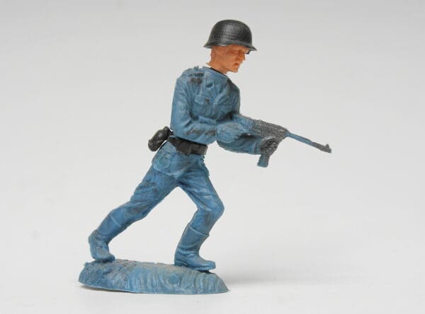 Nardi (Italy) 70mm WW2 German Soldier - Swoppet Type