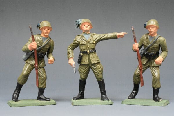 Starlux (France) 54mm WW2 Bersagslieri - Group of 3