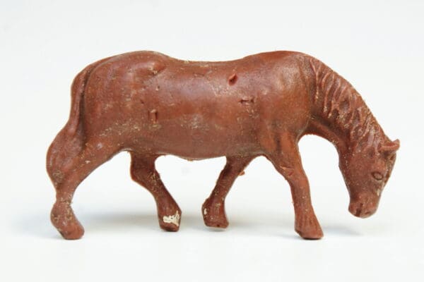 Timpo Shire Horse Feeding (Lead Mould) - BROWN Plastic!