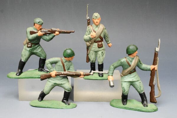 Russian 60mm Red Army Soldiers by Unknown Maker