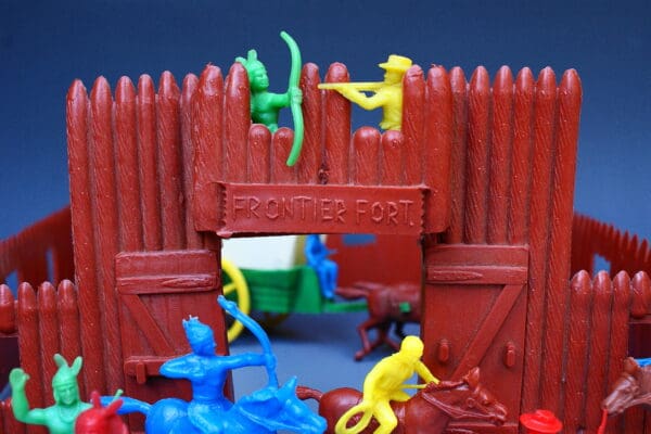 Poplar Plastics Pioneer Frontier Fort Set - Image 4