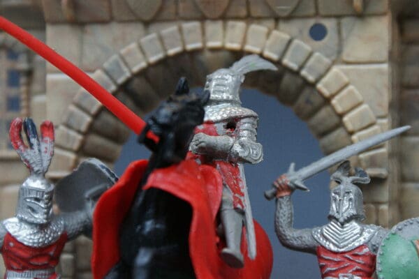 Timpo Solid Plastic Medieval Knights, Mounted & Foot (RED) - Image 3