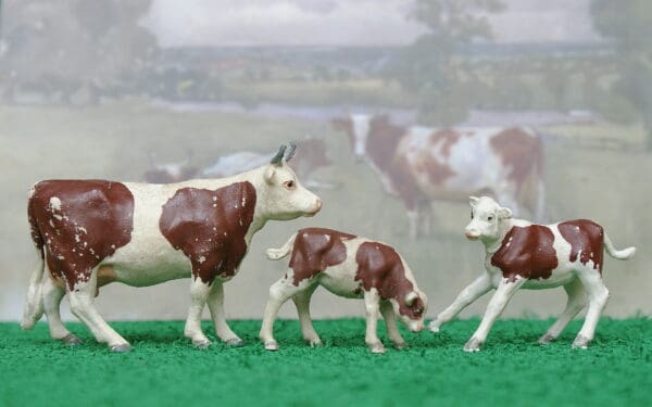 Herald Ayrshire Standing Cow & Calves - Loose Set