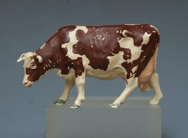 Herald Ayrshire Cow Feeding - Rare Early Example (Manhattan)