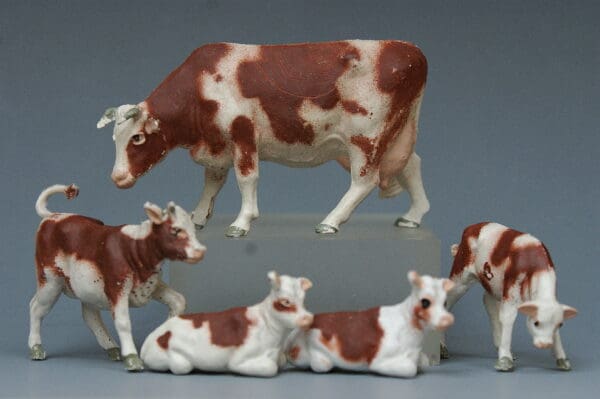 Herald Ayrshire Cow & Calves - Stencil Sprayed (Manhattan)