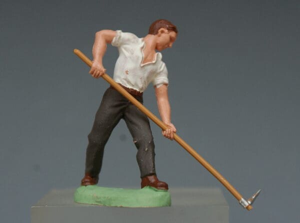 Herald Early Farm Labourer (White Shirt) with Hoe (Manhattan)