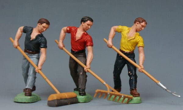 Herald Early Farm Labourers with Early TAN Tools (Manhattan)