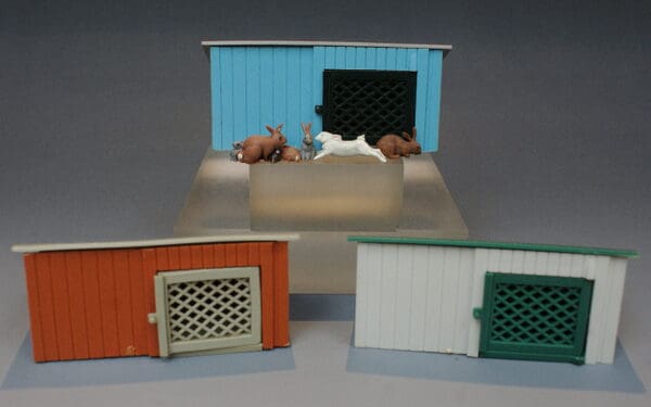 Britains Livestock Buildings: Rabbit Hutch with Group of Rabbits - Image 2