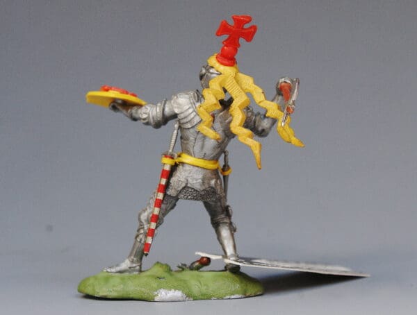 Swoppet C15th Knight with Axe - Maltese Cross Crest - Image 2