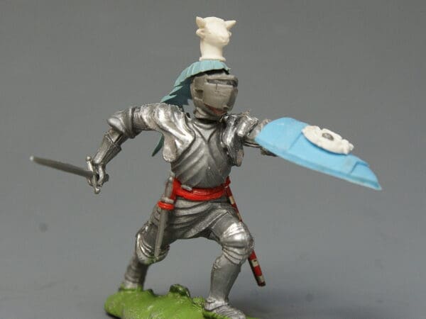 Swoppet C15th Knight Attacking with Sword (Bull's Head Crest)