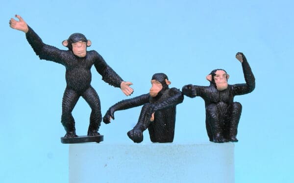 Britains Zoo Models Assorted Chimpanzees (Manhattan) - Image 3