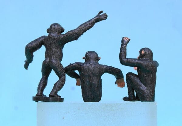 Britains Zoo Models Assorted Chimpanzees (Manhattan) - Image 2