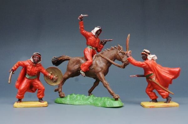 Crescent Mounted Arab with Pistol and Dagger & 2 On Foot
