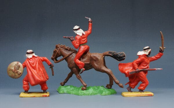 Crescent Mounted Arab with Pistol and Dagger & 2 On Foot - Image 2