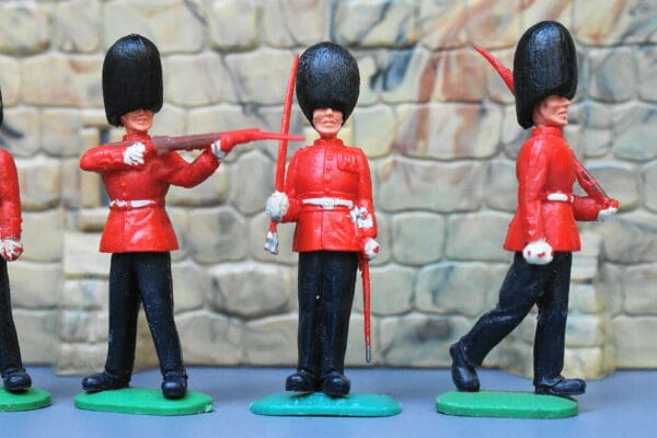 Timpo Swoppet 1st Series British Guards – Full Set of Figures - Image 4