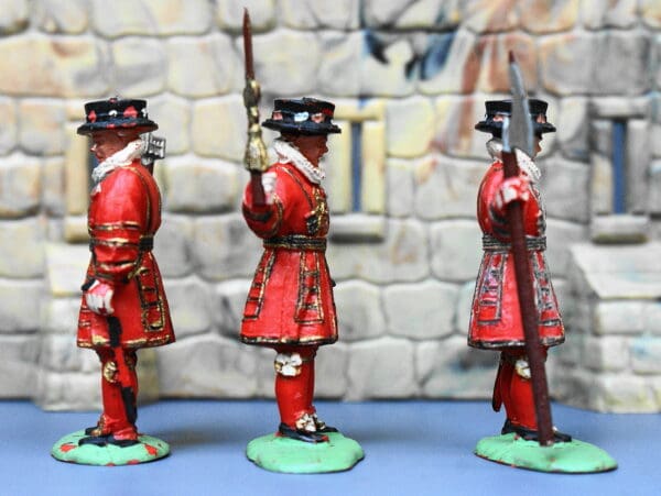 Cavendish Miniatures Yeomen Warders 'Beefeaters' (Manhattan) - Image 3