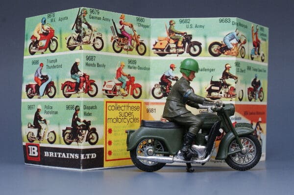 Britains Triumph Motorcycle Dispatch Rider - Image 5
