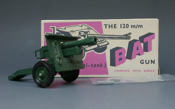 Britains 25-Pounder Gun in B.A.T. Gun Box