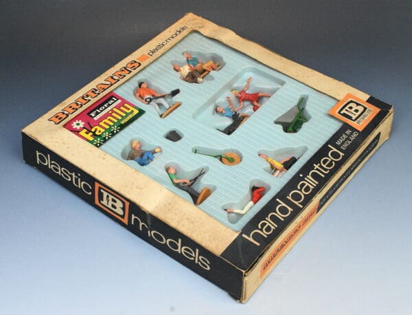 Britains Floral Garden Family Box Set - Image 3