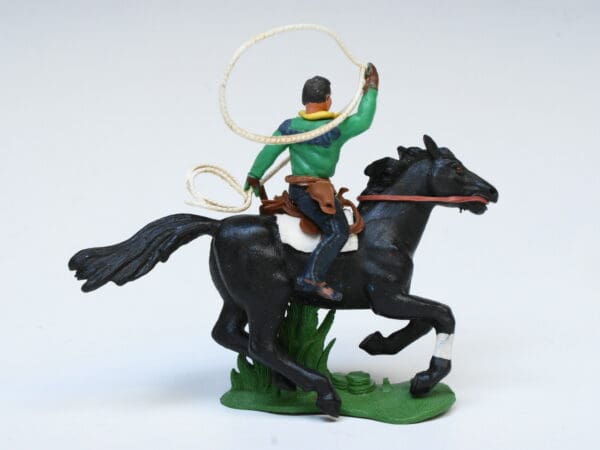 Swoppet Cowboy Throwing Lasso Mounted (2nd Series Horse) - Image 3