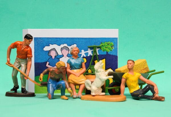 Britains Floral Garden Family Group (Part-set)
