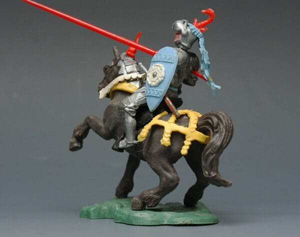 Britains Swoppet Mounted C15th Century Knight Defending - Image 4