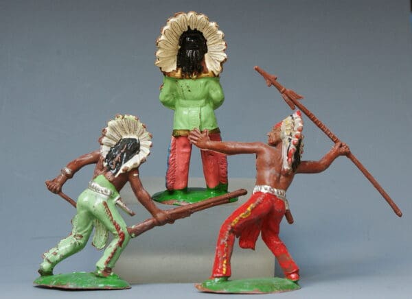 Cherilea 50mm Indians including Chief with Peace Pipe - Image 2