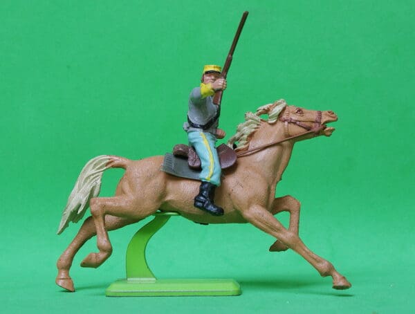 Deetail ACW Confederate Trooper with Rifle - 1971 1st Issue