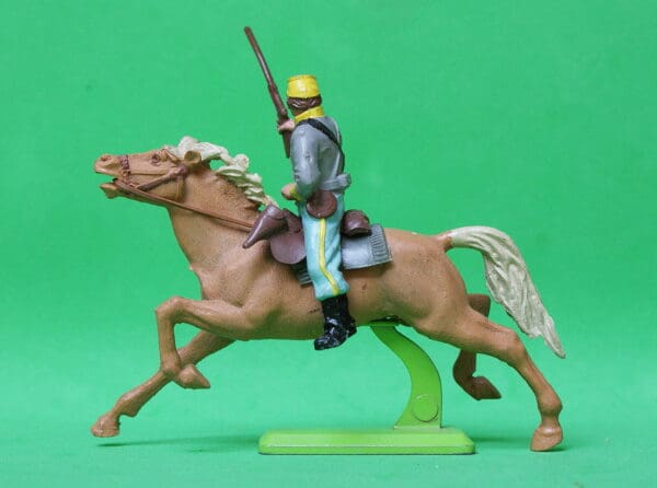 Deetail ACW Confederate Trooper with Rifle - 1971 1st Issue - Image 2