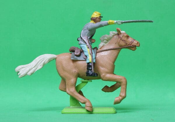 Deetail ACW Confederate Trooper with Outstretched Sword - Image 3