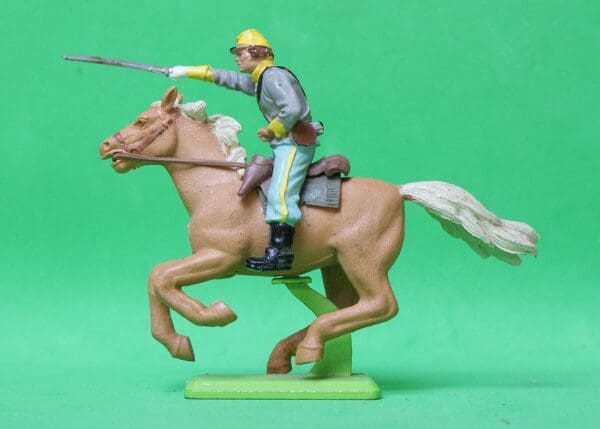 Deetail ACW Confederate Trooper with Outstretched Sword - Image 2