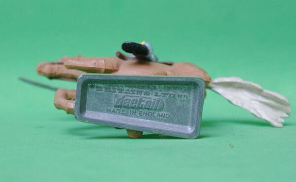 Deetail ACW Confederate Trooper with Outstretched Sword - Image 4