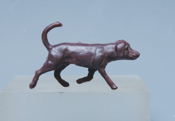 Airfix Pointer Dog - Aubergine Plastic 54mm Scale