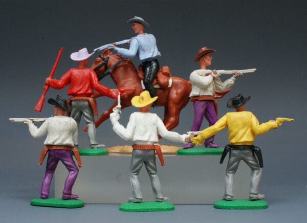 Timpo 1st Series Swoppet Cowboys with Separate Gun-belts - Image 2