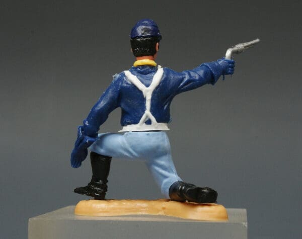 Timpo US 7th Cavalry 3rd Series Trooper Kneeling Firing - Image 2