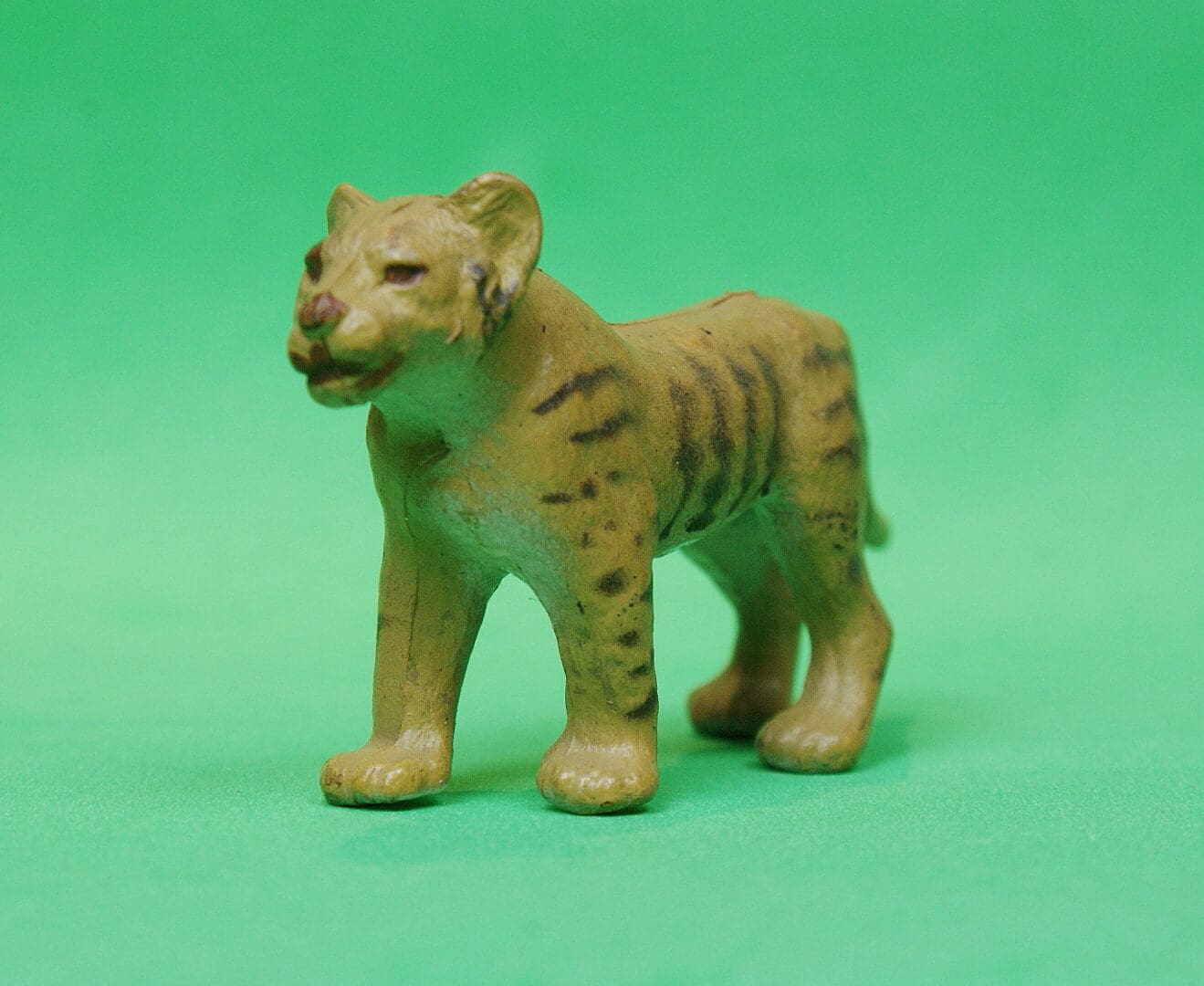 Jeol Saftvale African Wildlife 54mm Scale Lion Cub - Image 3