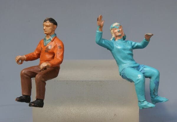 Britains Male & Girl Riders for Lambretta Scooter - Image 3