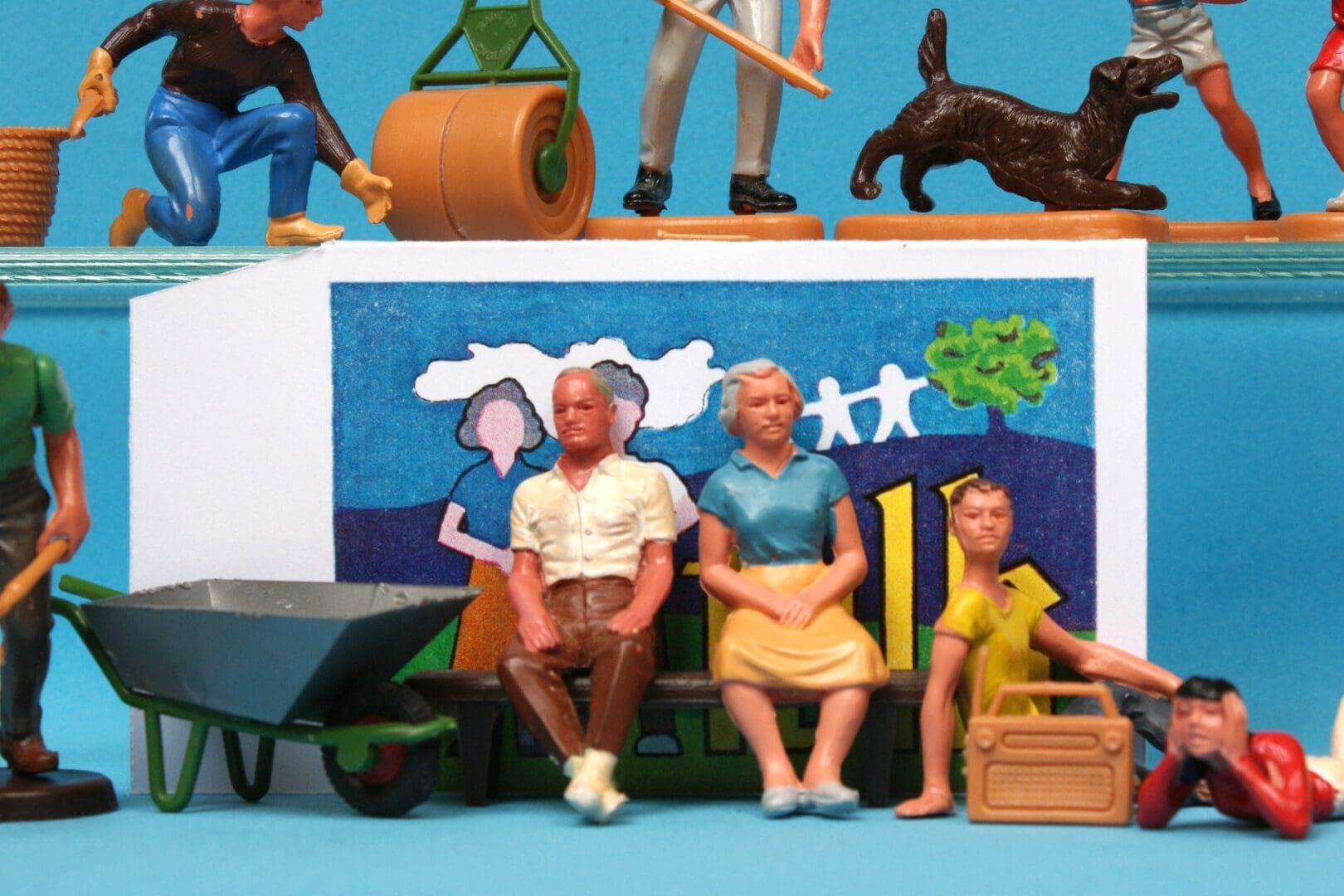 Britains Floral Garden Family Folk Group Complete Loose Set - Image 5