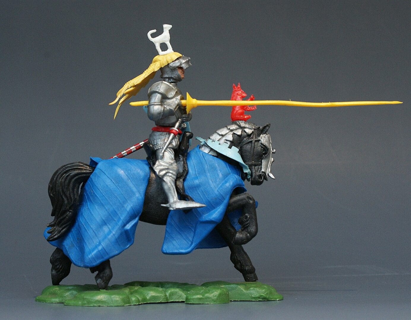 Swoppet C15th Mounted Knight Charging - YELLOW Lance - Image 4