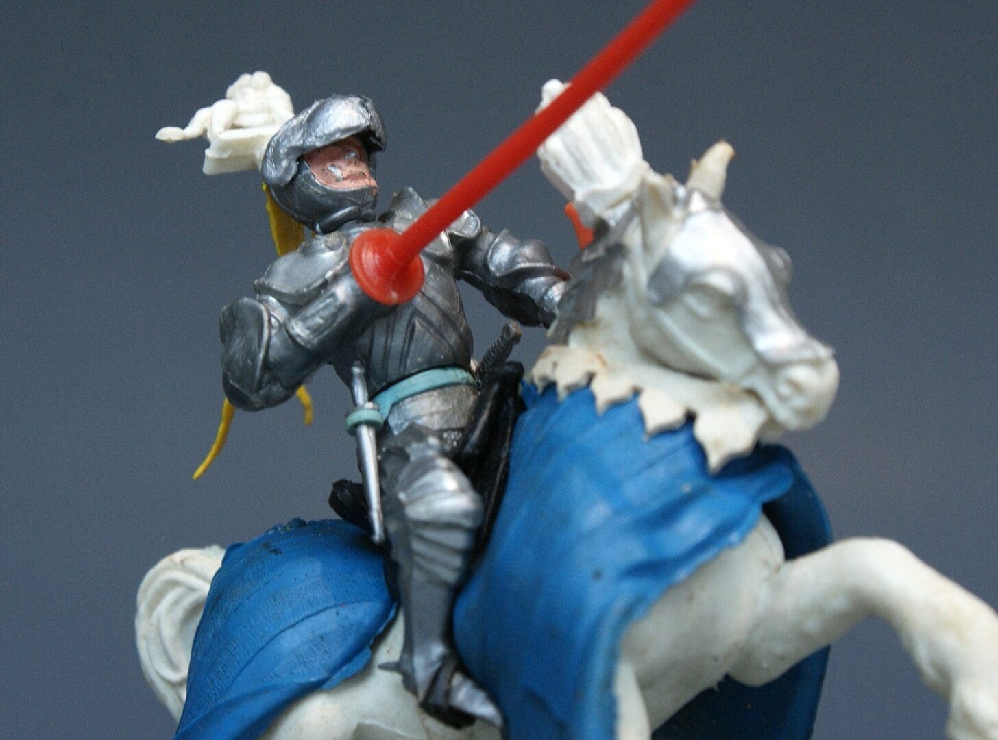 Swoppet C15th Mounted WHITE Knight Defending - ROYAL BLUE Blanket - Image 2