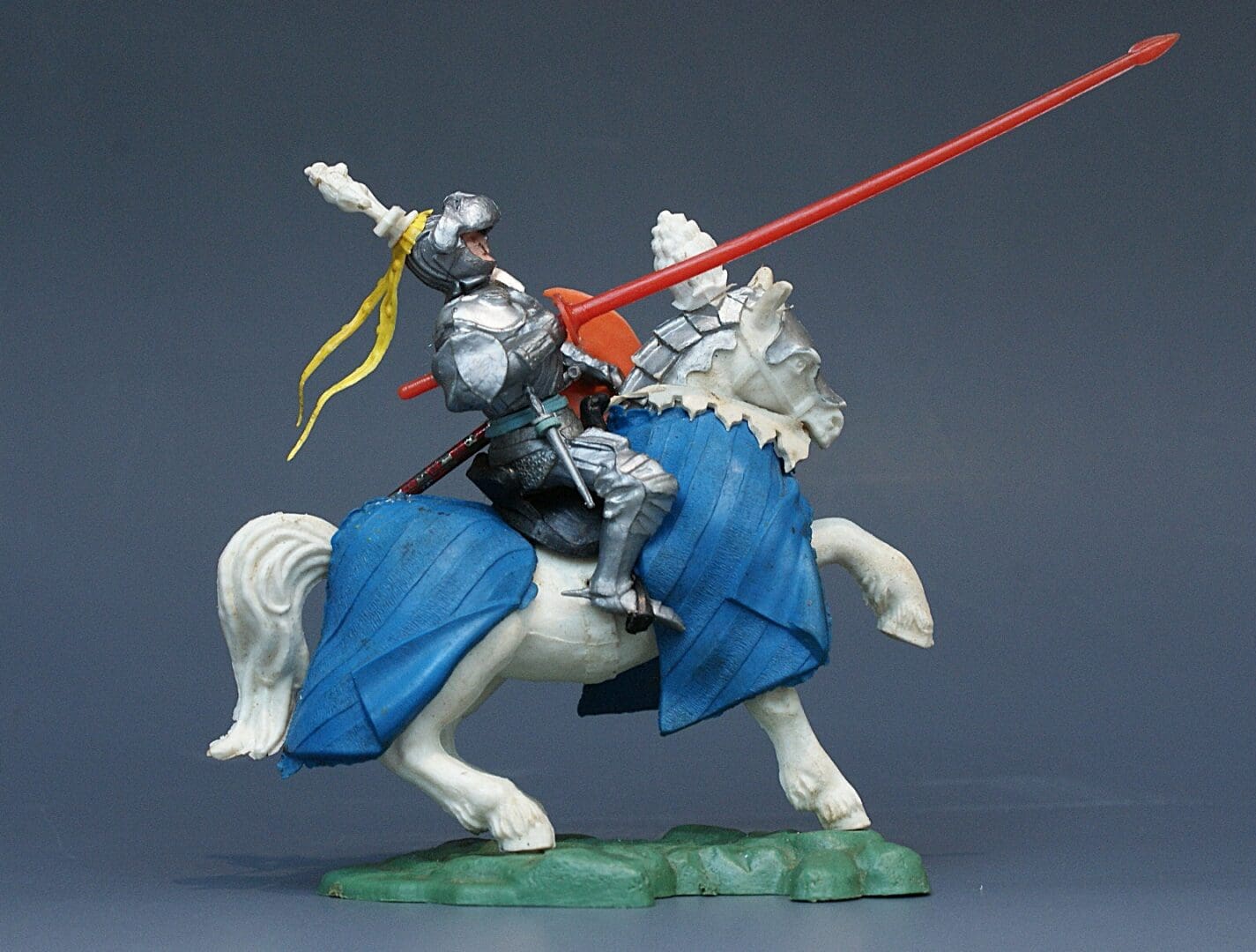 Swoppet C15th Mounted WHITE Knight Defending - ROYAL BLUE Blanket - Image 4