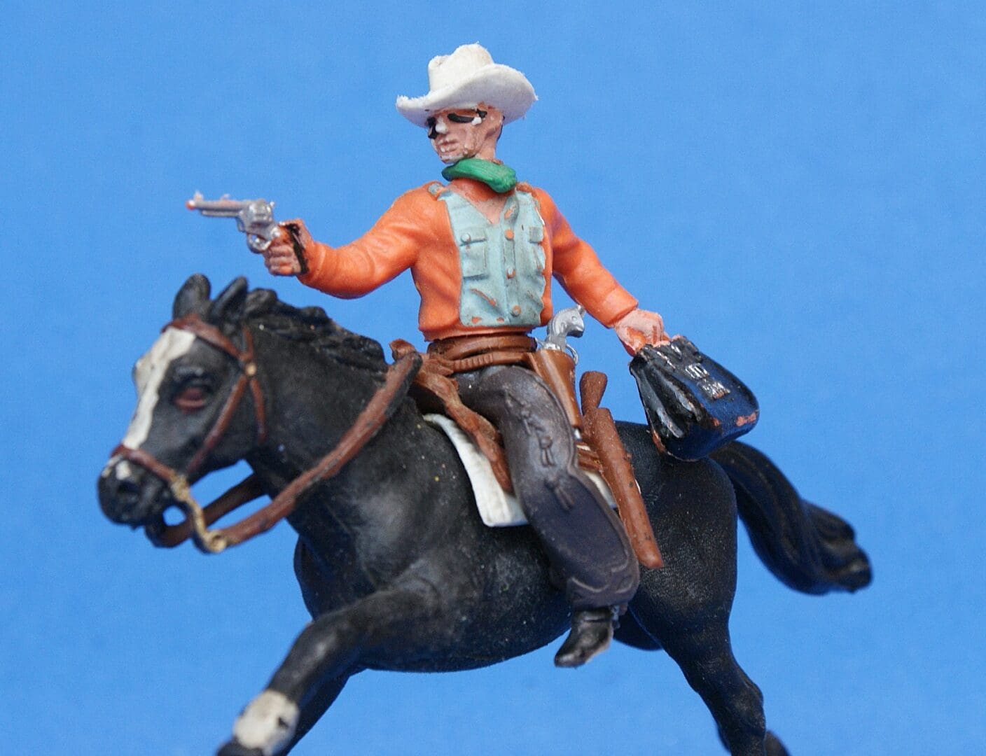 Herald Swoppet Mounted Cowboy Bank Robber - ORANGE Torso - Image 2