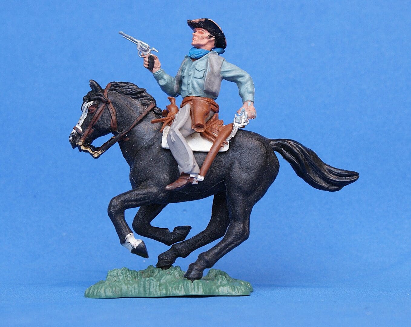 Herald Swoppet Mounted Cowboy Firing Twin Guns - 1st Issue 1958 - Image 2