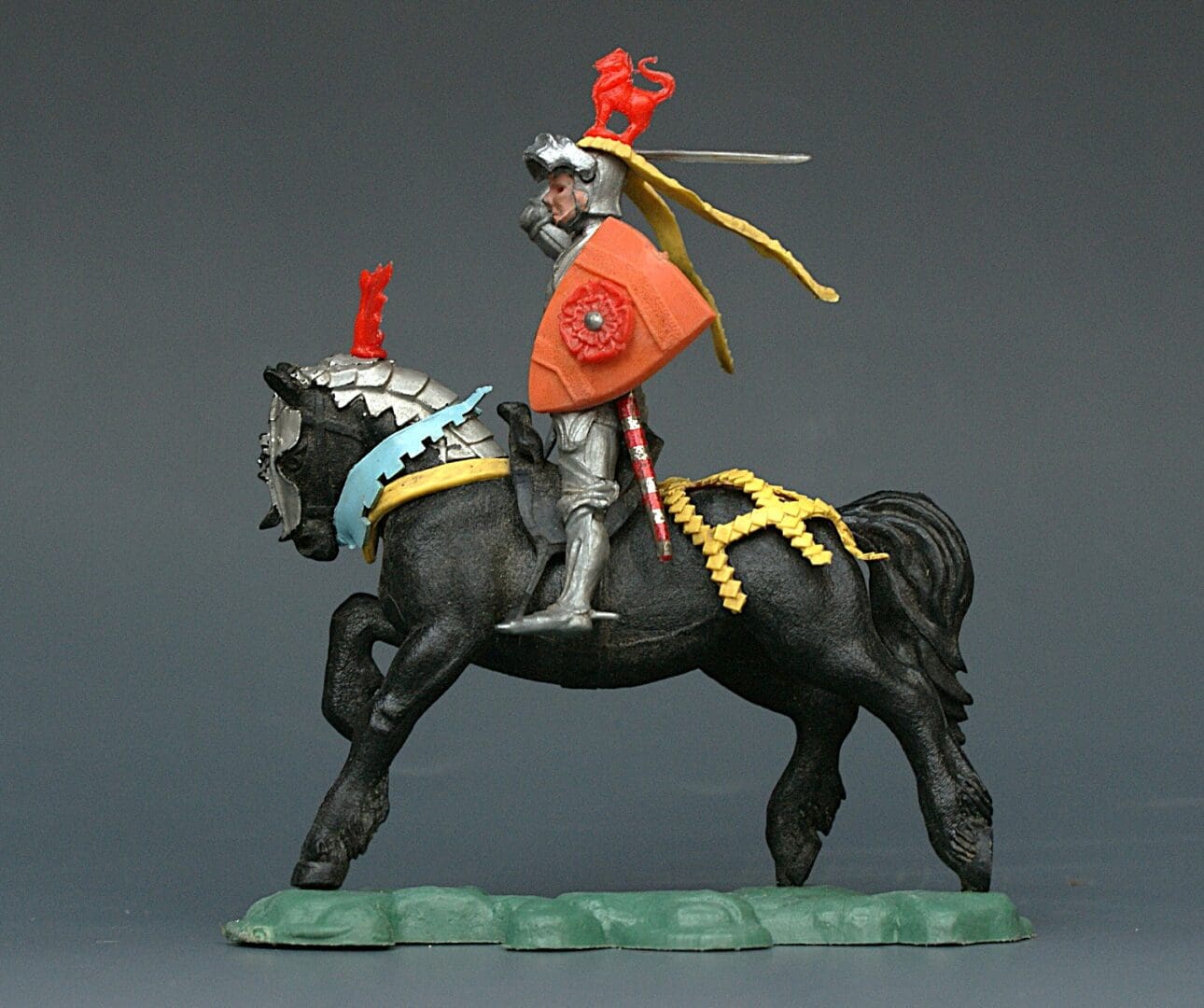 Swoppet Mounted Knight Attacking - YELLOW DIAMOND Caparison - Image 4