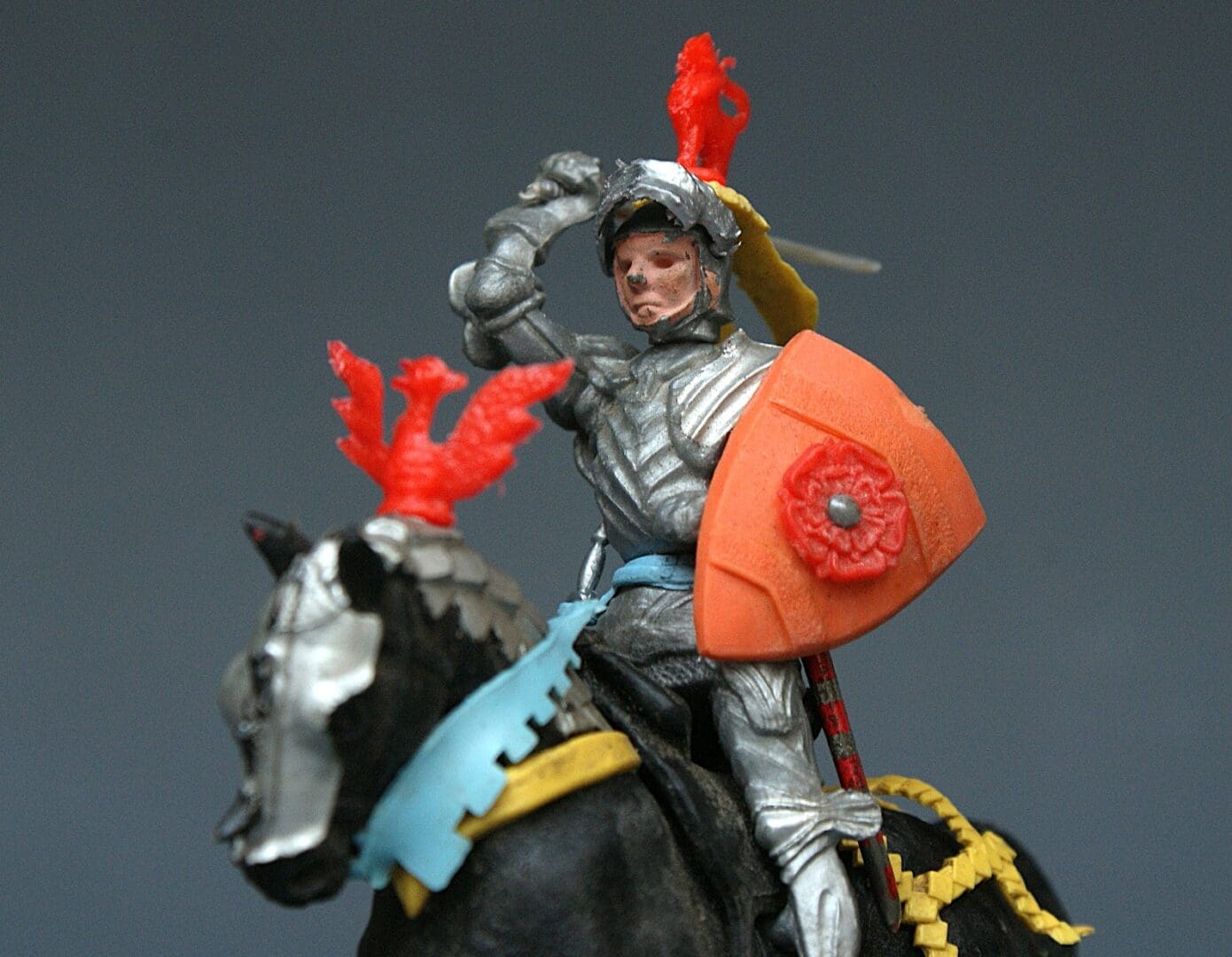 Swoppet Mounted Knight Attacking - YELLOW DIAMOND Caparison